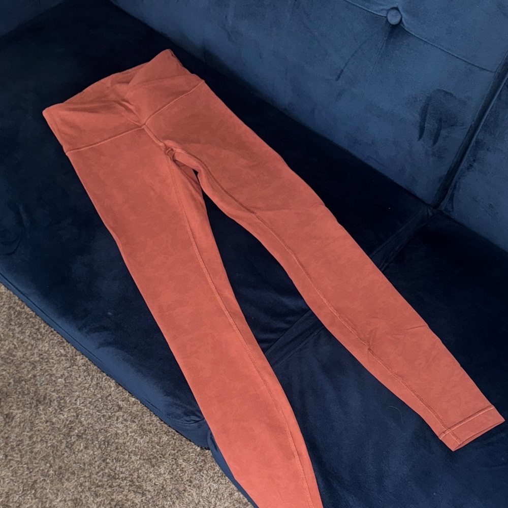 Lululemon Twist / Crisscross Waist Size 2